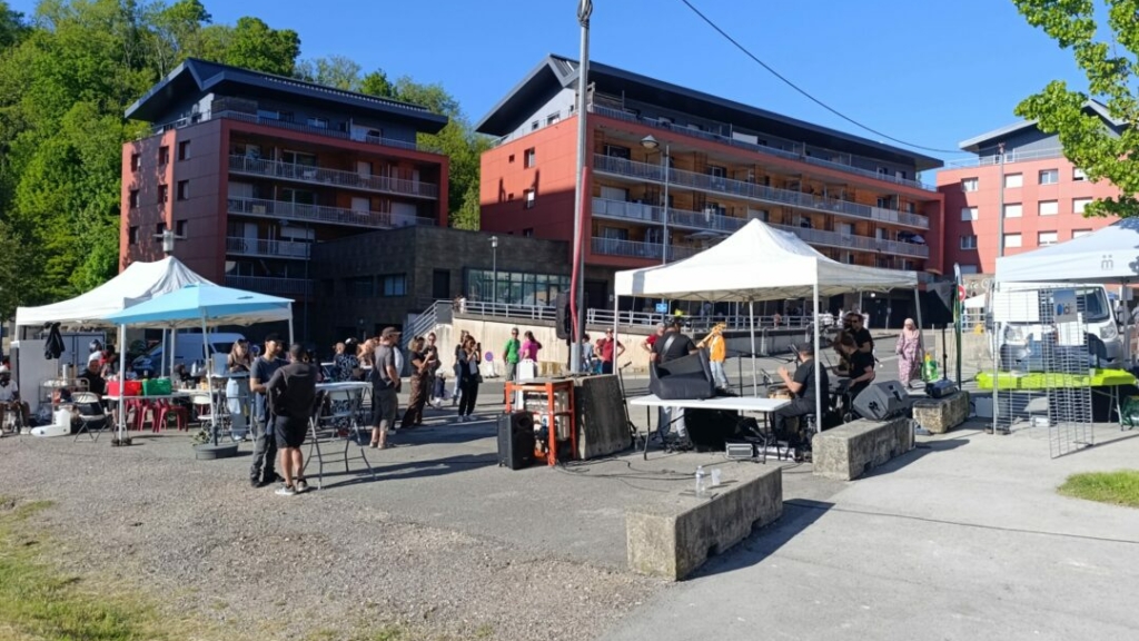 Photographie de l'événement Place aux Choix Solidaires & Durables, organisé par INTERMED à Besançon dans le quartier des Clairs-Soleils (Place des Lumières)