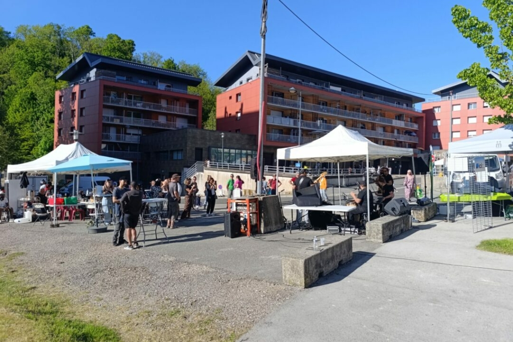 Photographie de l'événement Place aux Choix Solidaires & Durables, organisé par INTERMED à Besançon dans le quartier des Clairs-Soleils (Place des Lumières)