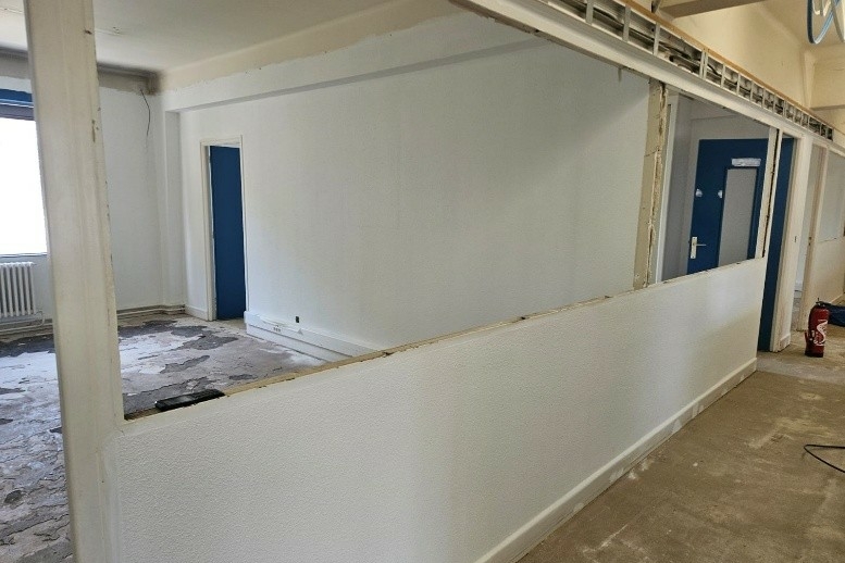 Photographie des travaux de rénovation dans les futurs locaux d'INTERMED situés au 2 rue de l'Industrie à Besançon